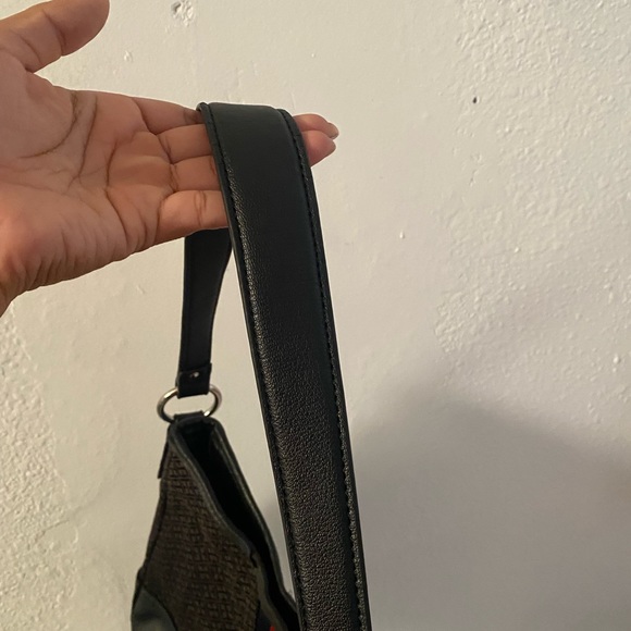 Tommy Hilfiger Shoulder Bag - Picture 7 of 13